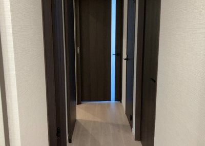 【内装】 | ドミナス多摩・南大沢 | 内装はとにかくおしゃれなものがいい！と選ぶ前に、まず住んだ後のことを想像してみましょう。住んでみたらコンセントの位置が悪くて使いにくいなど出てきます。事前にどの家電をどこに置くか想定しておきましょう。