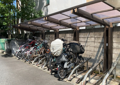 【駐輪場】 | ドミナス多摩・南大沢 | マンションの駐輪場は、事前に空きがあるか確認を取ると安心です。せっかく入居したのに駐輪スペースがない！なんてことになったら大変ですよね。そこで、内見時や購入前にはまず事前に確認しておくと良いでしょう。