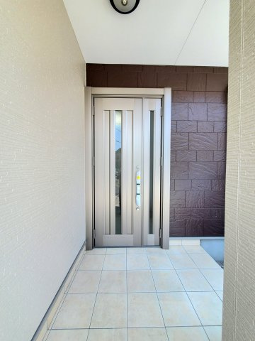 八潮市　南川崎　中古戸建の玄関|ゆったりとした玄関です