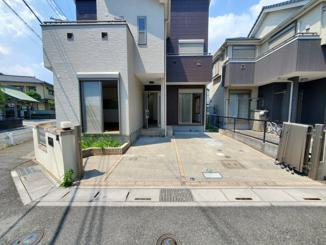 八潮市　南川崎　中古戸建の駐車場|車をお持ちの方に嬉しい駐車場付きの物件です