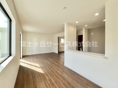 【居間・リビング】 | 周智郡森町円田 新築一戸建て 2号棟 | LDK17帖