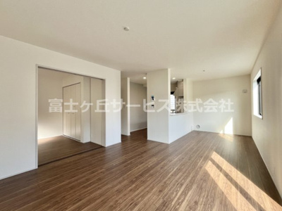 【居間・リビング】 | 周智郡森町円田 新築一戸建て 2号棟 | LDK17帖