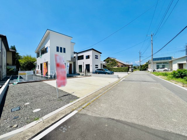 前橋市川原町2丁目の前面道路含む現地写真|閑静な住宅街で、お車の駐車も楽々♪