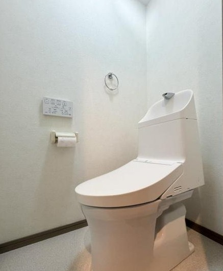 【トイレ】 | ライオンズマンション海老名第3 | 落ち着いた色調のトイレです