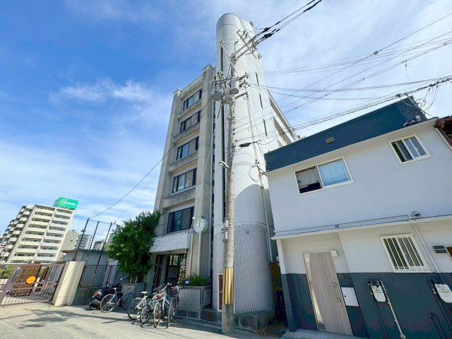 ロイヤルエステートの外観