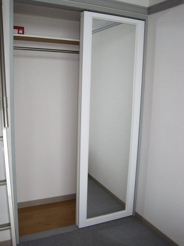 レオパレス杉本の内装|クローゼット