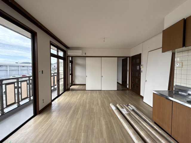 土山第三ビルの居間・リビング