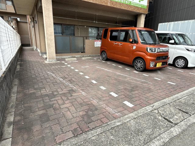 土山第三ビルの駐車場