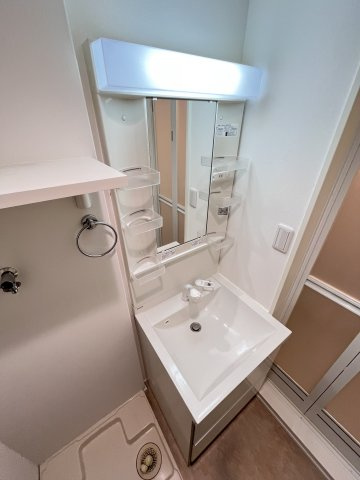 大阪市城東区東中浜２丁目のアパートの洗面所