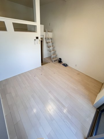 大阪市城東区東中浜２丁目のアパートの寝室