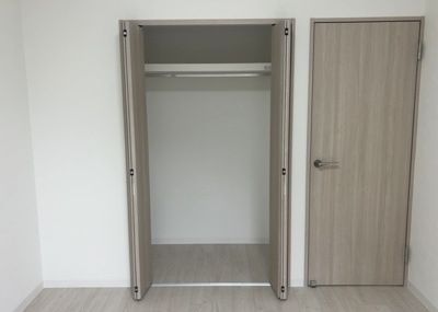 【収納】 | エクレール第弐相模原 | デザイン性を重視しすぎて収納が少なかった！なんてことにならないため、事前に現地で収納の数を確認しておくことをお勧めします。クローゼット以外にも床下収納や屋根裏収納、パントリーなどもチェックしましょう。