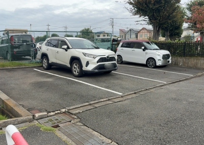 【駐車場】 | エクレール第弐相模原 | 駐車場と明記されていても、最小スペースでつくられた駐車場だと大型車は駐車できなかったり、出入りしにくくなったりする可能性があります。お車のサイズと購入したい物件の駐車場のサイズを現地で確認しましょう。