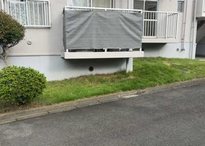 【庭】 | エクレール第弐相模原 | 物件によっては、入居者が個人的に使用できる専用庭がついているものもあります。また、住宅の中にある土間の部分を庭と呼ぶこともあります。庭の用途は住む人によって変わり、それによってデザインもさまざまです。