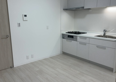 【キッチン】 | エクレール第弐相模原 | L型アイランドタイプは、キッチンからダイニングにもリビングにも目が行き届くので、とても使いやすい配置です。L字型独立タイプは、キッチンを独立させてるためLDKというよりもLDといった様なイメージです。