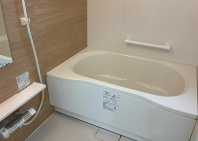 【浴室】 | エクレール第弐相模原 | 入浴時の快適さも大事なことですが、綺麗な状態を維持できなければ気持ちよく入浴できません。毎日の掃除が楽という点は大事なポイントになります！カビが生えにくく掃除がしやすい、壁や浴槽を選ぶといいでしょう。