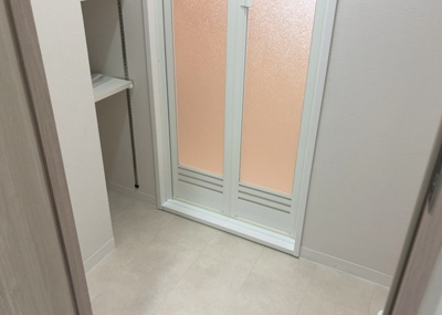 【脱衣所】 | エクレール第弐相模原 | 洗面脱衣所は「体を綺麗に整える場所」という目的と役割を持っています。そして便利で使い勝手のいい「体を綺麗に整える場所」にするためには、配置や動線、照明や収納計画をしっかりと検討しておく必要があります。