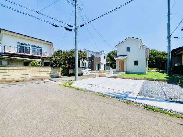 高崎市日高町の前面道路含む現地写真|閑静な住宅地で駐車も楽々♪