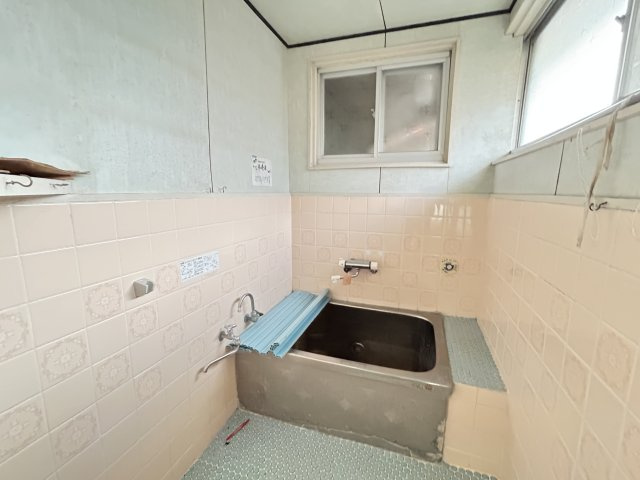 阿南市那賀川町中島　中古戸建の浴室