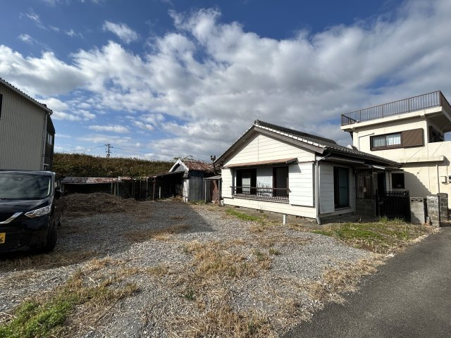 阿南市那賀川町中島　中古戸建の駐車場