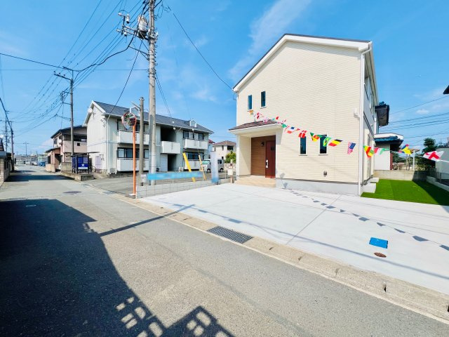 高崎市矢中町の前面道路含む現地写真|閑静な住宅街で、駐車が苦手な方にもおススメです◎