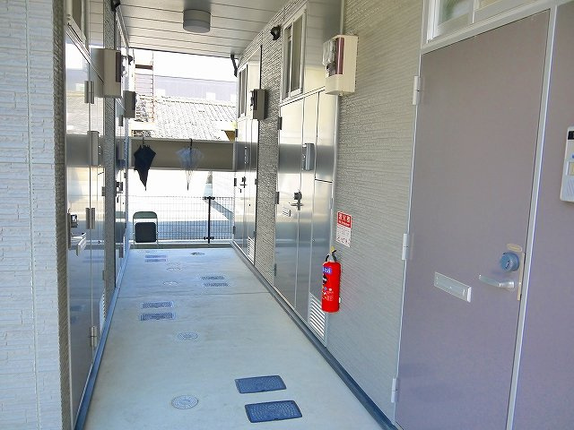 レオパレスルオーテのその他共用部分|見通しの良い共用廊下です