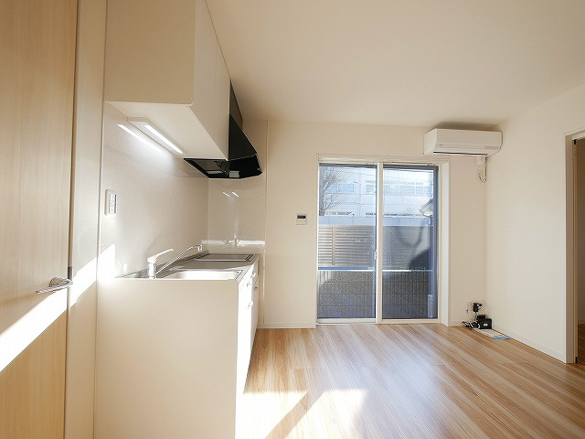 ソレイユビセレクト法蓮町Ⅱの居間・リビング