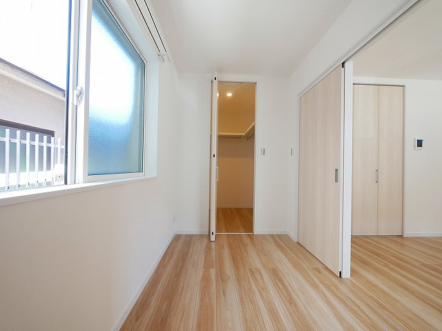 ソレイユビセレクト法蓮町Ⅱの洋室