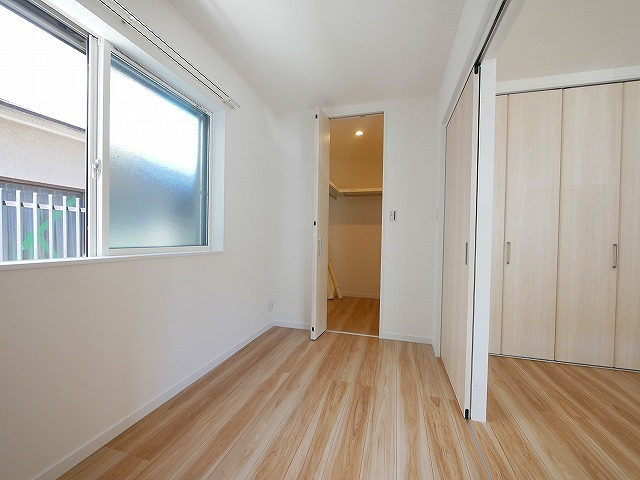 ソレイユビセレクト法蓮町Ⅱの洋室