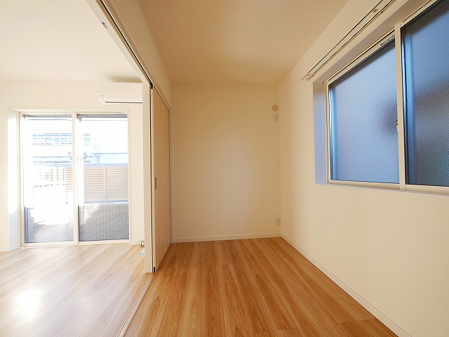 ソレイユビセレクト法蓮町Ⅱの居間・リビング