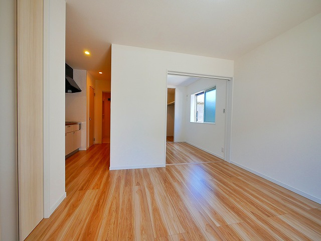 ソレイユビセレクト法蓮町Ⅱの居間・リビング