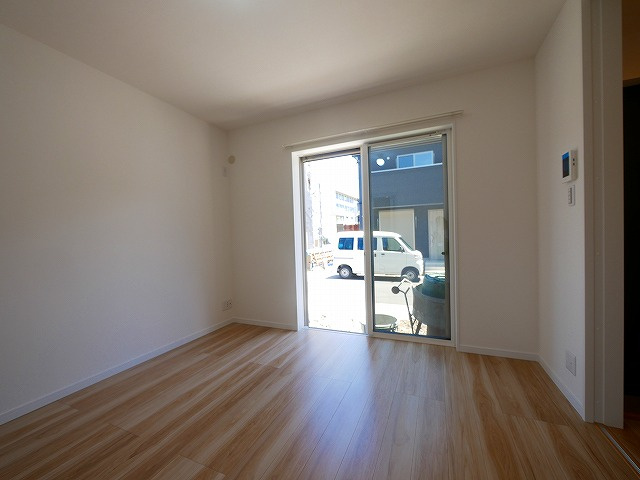 ソレイユビセレクト法蓮町Ⅱの居間・リビング