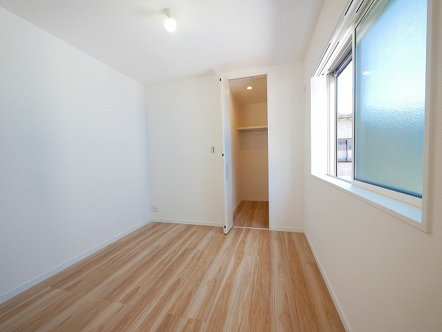 ソレイユビセレクト法蓮町Ⅱの洋室