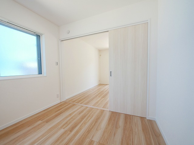 ソレイユビセレクト法蓮町Ⅱの洋室