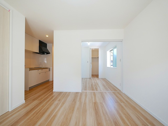 ソレイユビセレクト法蓮町Ⅱの居間・リビング