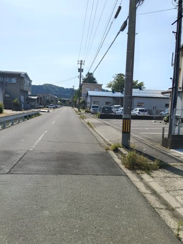 福井市下荒井町　新築戸建　の前面道路含む現地写真