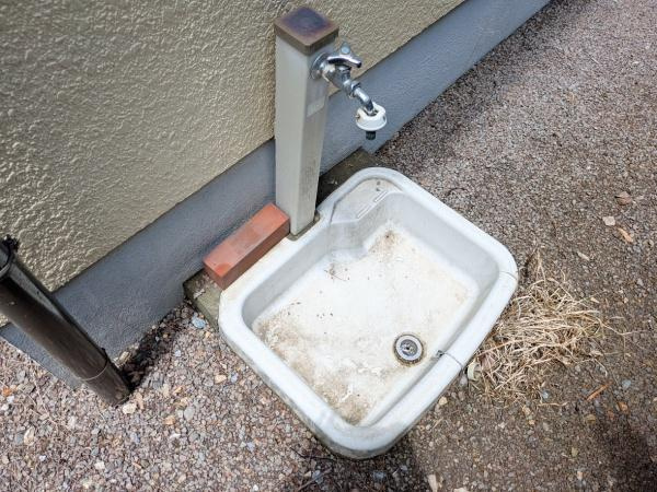 けやき台二丁目　中古のその他|外に設置された水栓付きでさまざまな用途に利用しやすいスペースです。掃除やちょっとした作業にも便利な外水道です。作業後の手洗いやガーデニングにも役立つ設備となっています。使い勝手の良さが魅力の一つです。