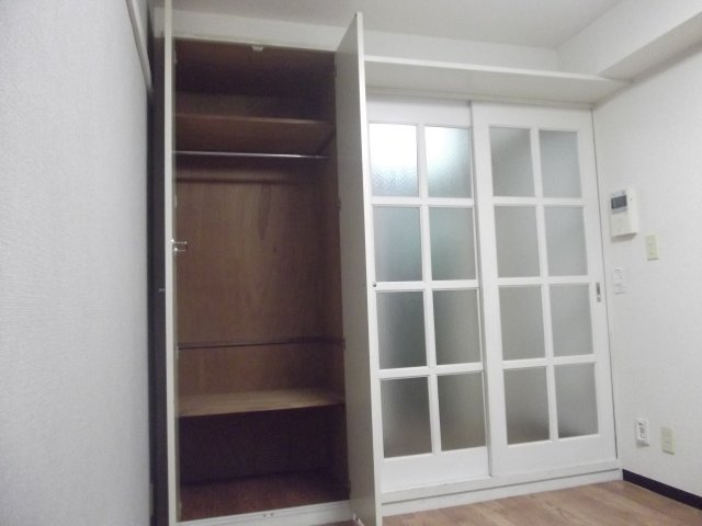 ハイタウン新丸子No.2の収納|他のお部屋の参考写真となります。