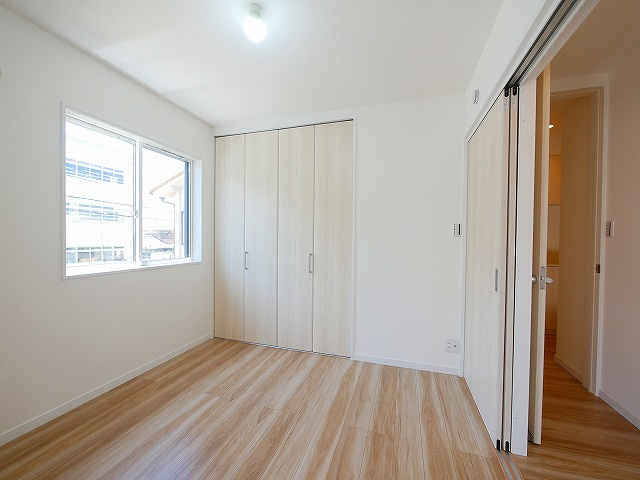 ソレイユビセレクト法蓮町Ⅱの洋室