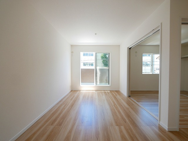 ソレイユビセレクト法蓮町Ⅱの居間・リビング