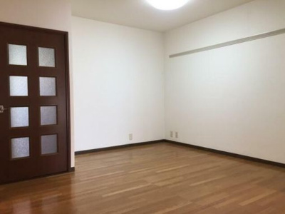 【居間・リビング】 | エスティア | こちらの居間で趣味の時間をお楽しみください