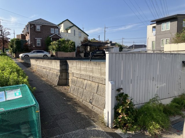 あざみ野南４丁目売地【建築条件なし】の外観|周りに高い建物が無いので開放感があります。