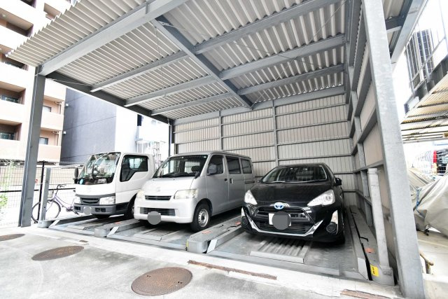 エクセル難波の駐車場