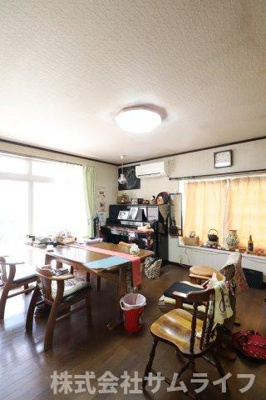 【居間・リビング】 | 立岩2世帯向け中古住宅