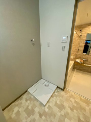 【ランドリースペース】 | 港区八幡屋３丁目新築戸建 | 洗濯機から床への漏水を防ぐことが出来る防水パン設置済み。