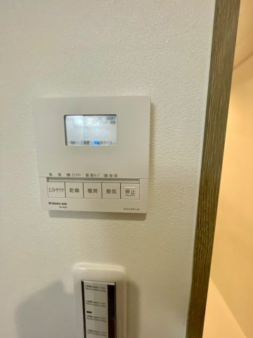 港区八幡屋３丁目新築戸建の冷暖房・空調設備|浴室乾燥機完備！お洗濯物の乾燥に加え、浴室内の湿度も抑えカビも発生しにくくなります。