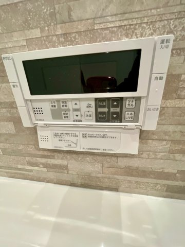 港区八幡屋３丁目新築戸建の発電・温水設備|浴室内リモコン