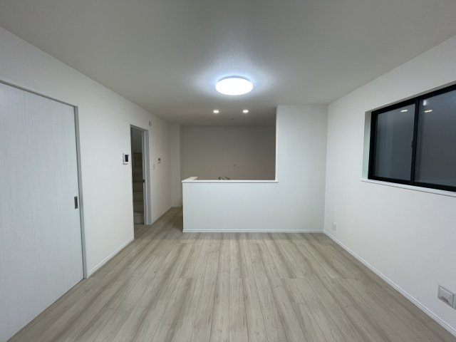 新築戸建・建売　福島市泉字清水台　ハートフルタウン　全3棟のキッチン|対面キッチンになっているので配膳や片付けなどの動線が短く済みます！