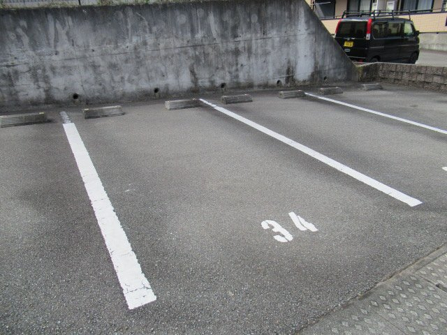 パークハイム壱番館D棟の駐車場
