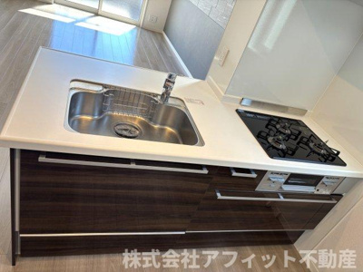 【キッチン】 | アズールウィステリア　A棟 | 三口ガスコンロ