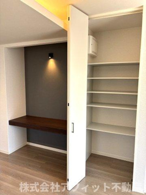 【その他】 | アズールウィステリア　A棟 | ワークスペース
リビング収納